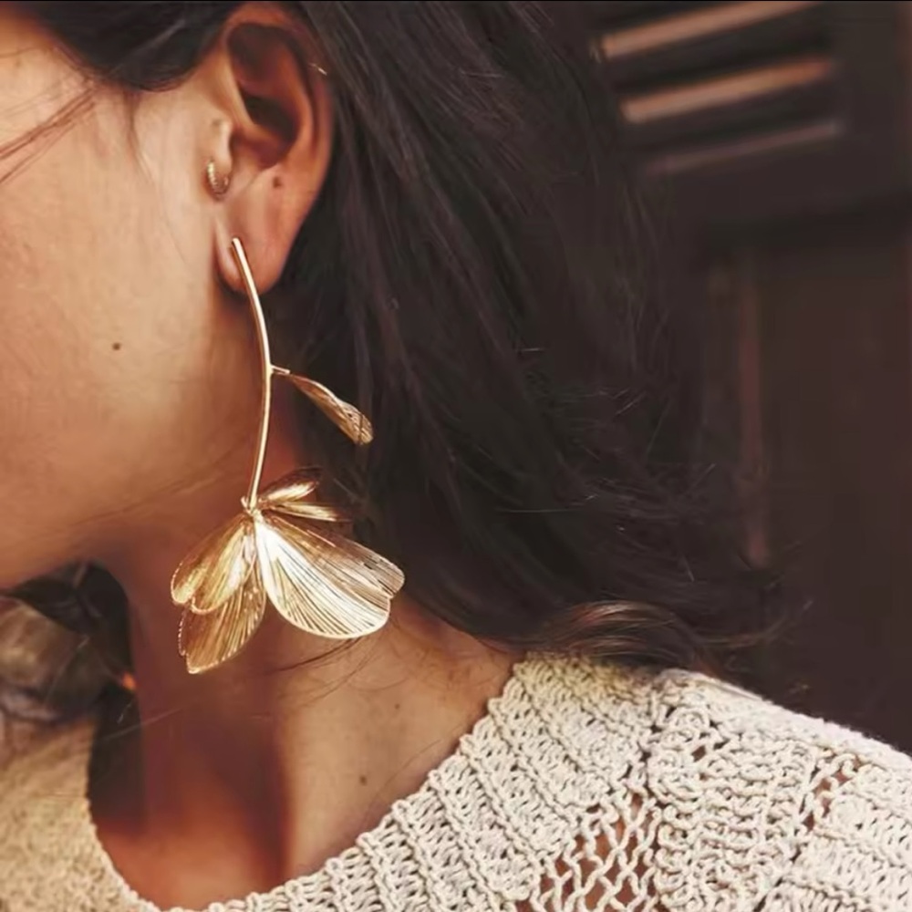 COPY - Noemie - Gold Trendy Metal Big Flower Earing ZA Style. NWT